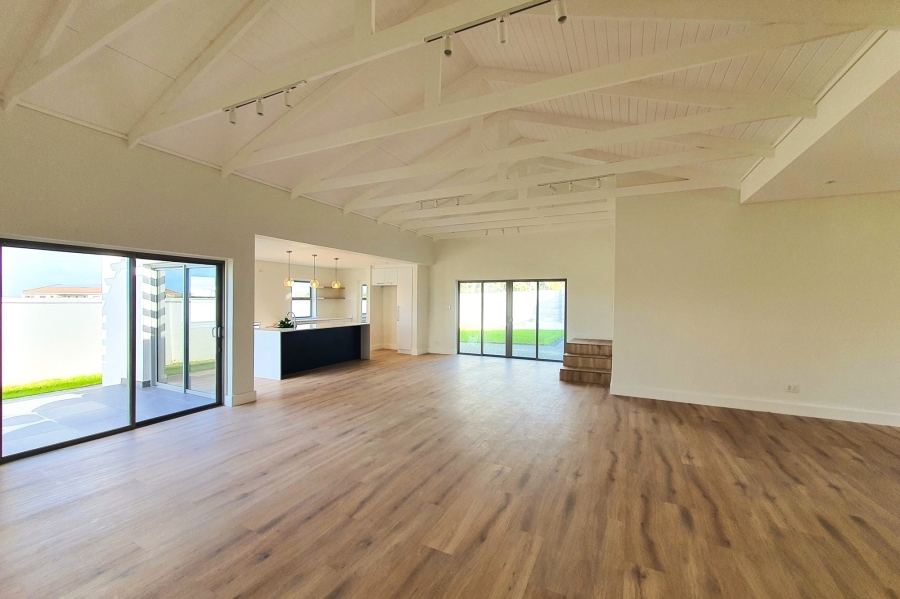 4 Bedroom Property for Sale in Vierlanden Western Cape
